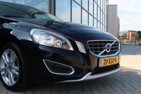 Volvo V60 Momentum 21-XJJ-5 (13)