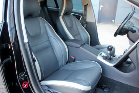 Volvo V60 Momentum 21-XJJ-5 (22)
