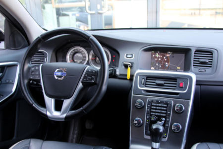 Volvo V60 Momentum 21-XJJ-5 (25)
